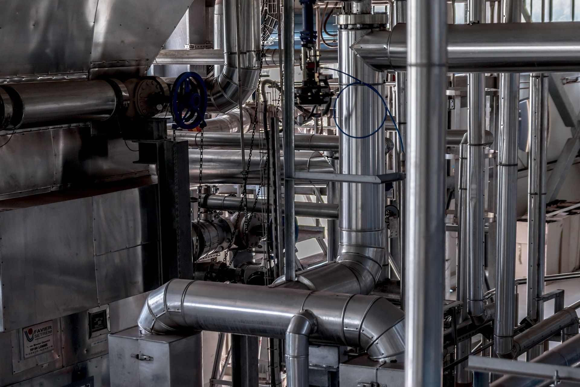 Rohrleitungen einer industriellen Anlagentechnik