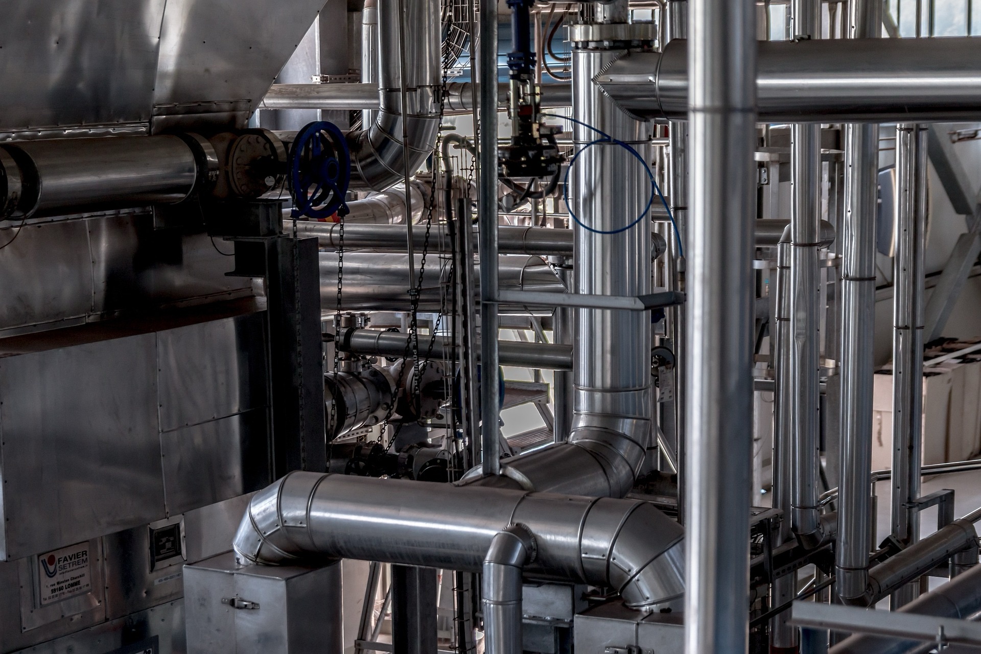 Rohrleitungen einer industriellen Anlagentechnik